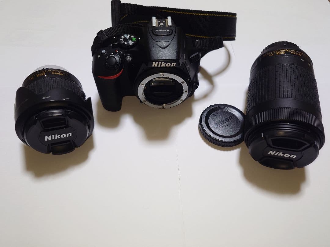 Nikon D5600 デジタル一眼レフ ダブルズームキット　ショット数3015