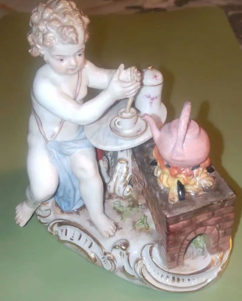 靴*も様 美品 マイセン ホットチョコレートを作る天使 フィギュリン