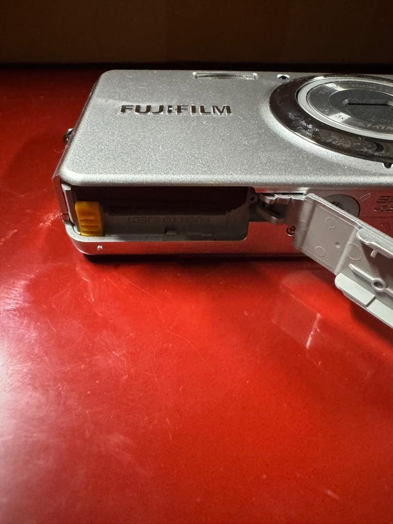 FUJIFILM FinePix J30 シルバー　動作未確認