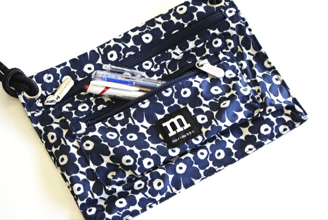 ＝新品未使用＆廃盤品＝人気完売品　マリメッコ　marimekko トラベルポーチ