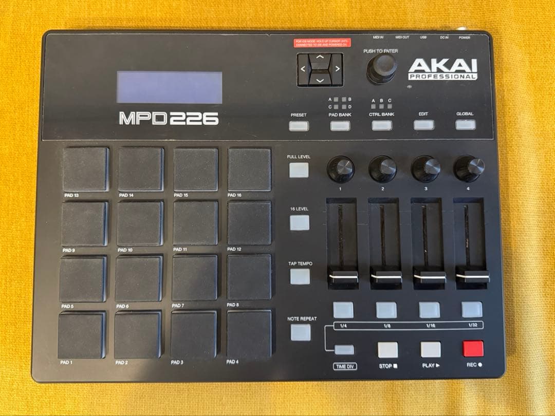 AKAI MPD226 MIDIコントローラー mpc
