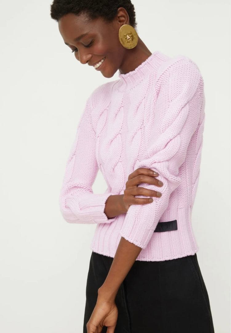 ケーブル編みピンク長袖ニットセーター