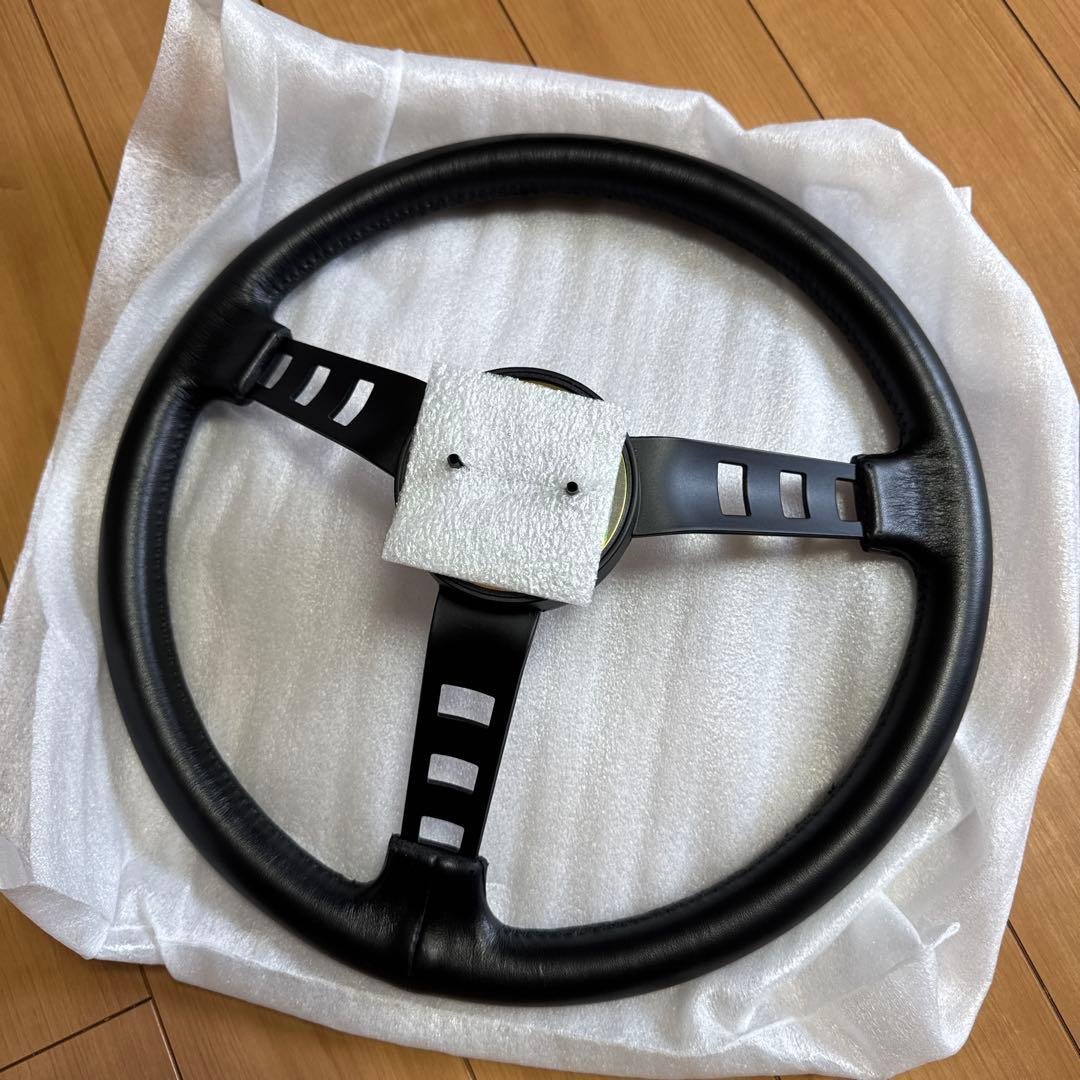 DATSUN レプリカ ステアリング ハンドル・ホーンパット付き