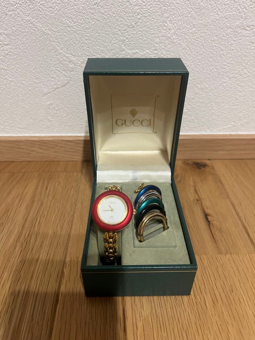 Gucci 時計 交換用ベルト付き