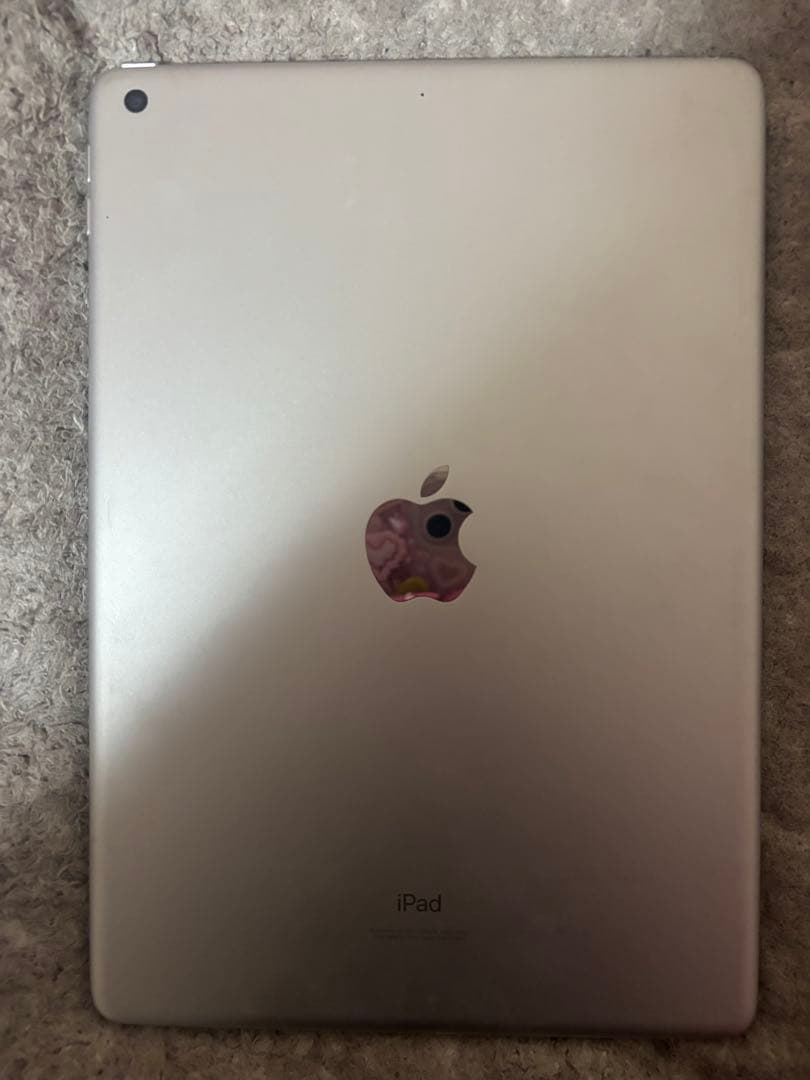 AppleiPad(第９世代)シルバーとケース＋キーボード一体型のセット