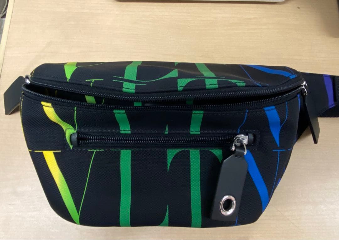 23日迄限定値下げ‼︎ VALENTINO GARAVANI ボディバッグナイロン