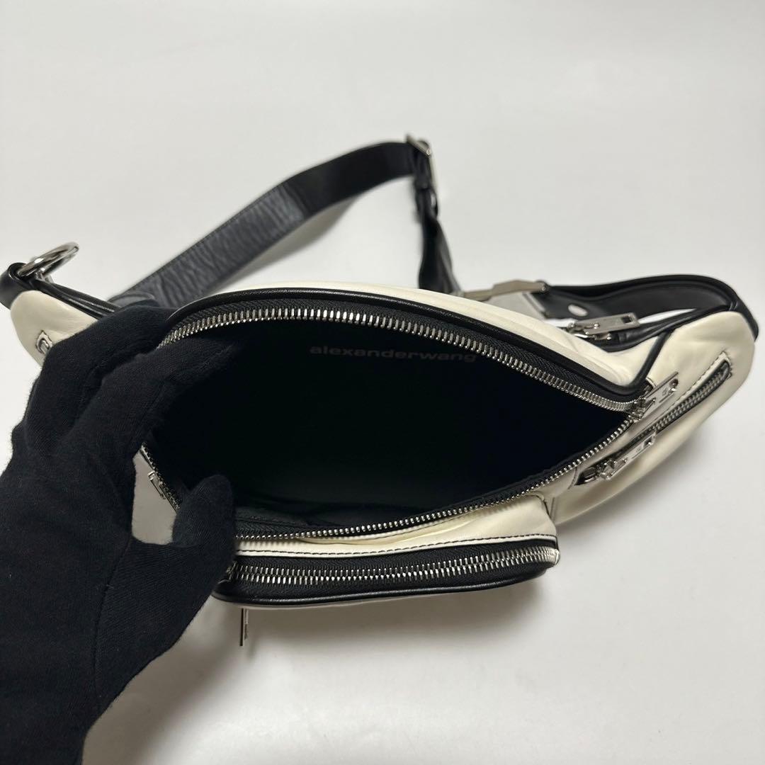 f82【極美品】アレキサンダーワン　ファニーパック　レザー　白　ボディバッグ.