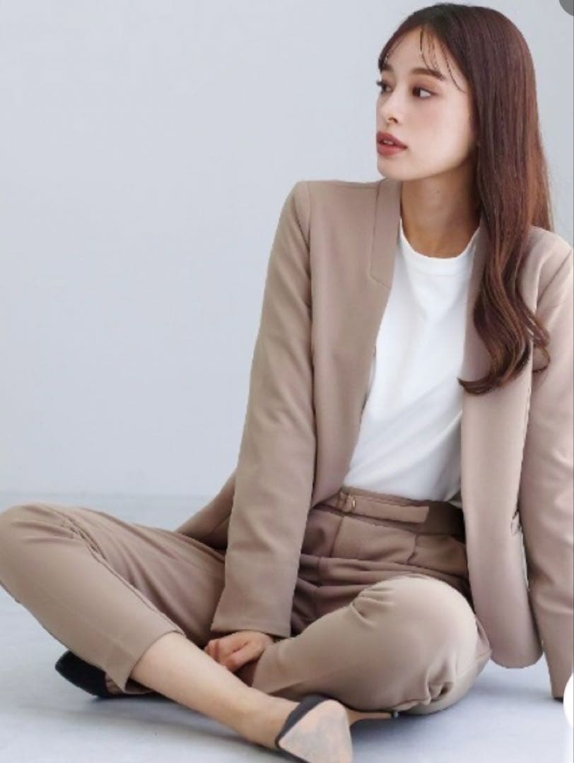 n*o様 【新品未使用】Emilyan スーツ　ベージュ ビジネススーツ L