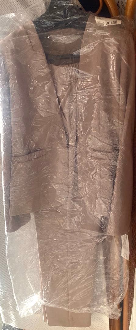 n*o様 【新品未使用】Emilyan スーツ　ベージュ ビジネススーツ L