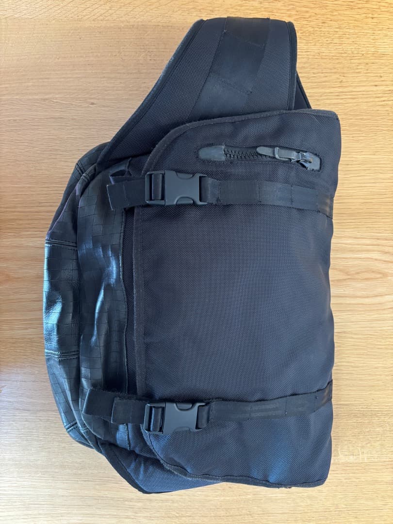 visvim　メッセンジャー　バック