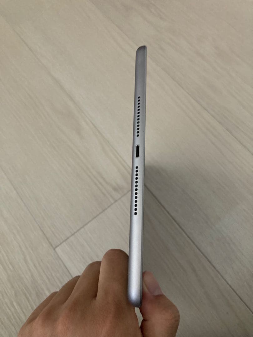 Apple iPad 第6世代 グレー　32GB