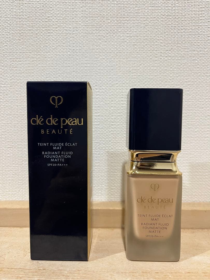 美品 clé de peauタンフリュイドエクラマットオークル20 35ml
