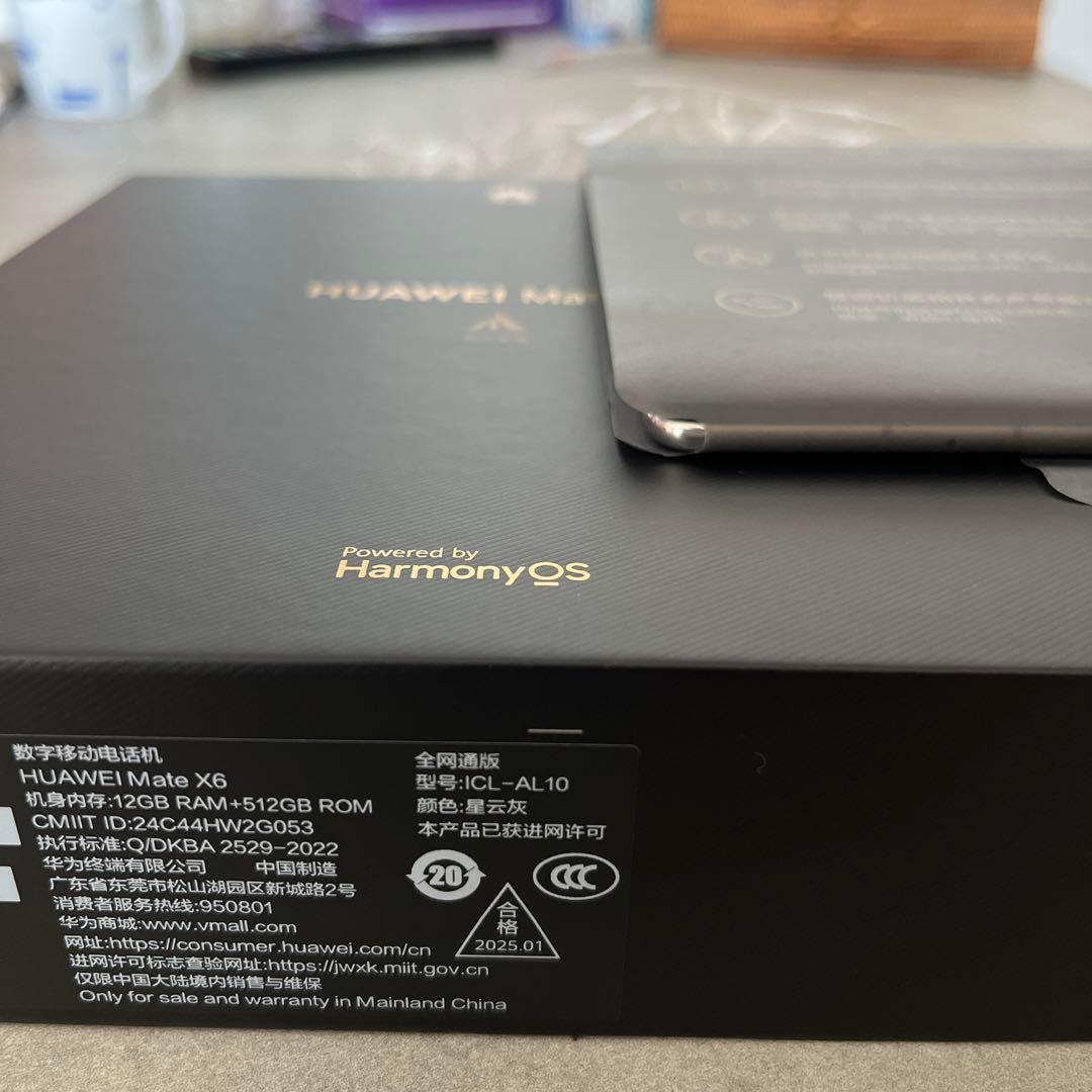 HUAWEI Mate X6 12GB/512GB 本体