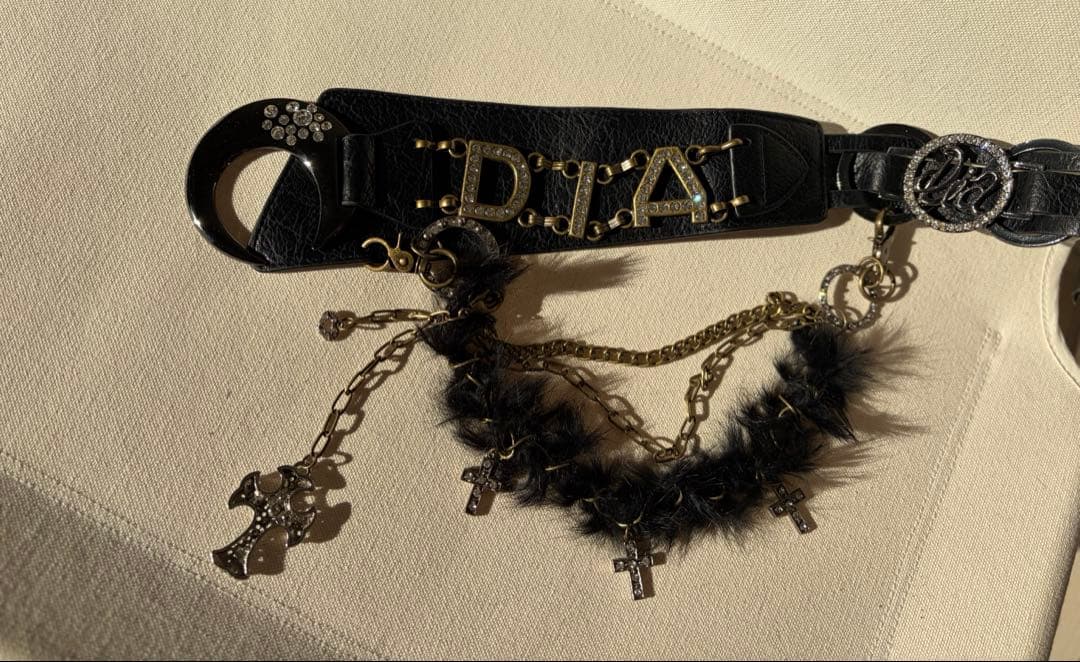 d.i.a. ムーンバックルファーチェーンベルト