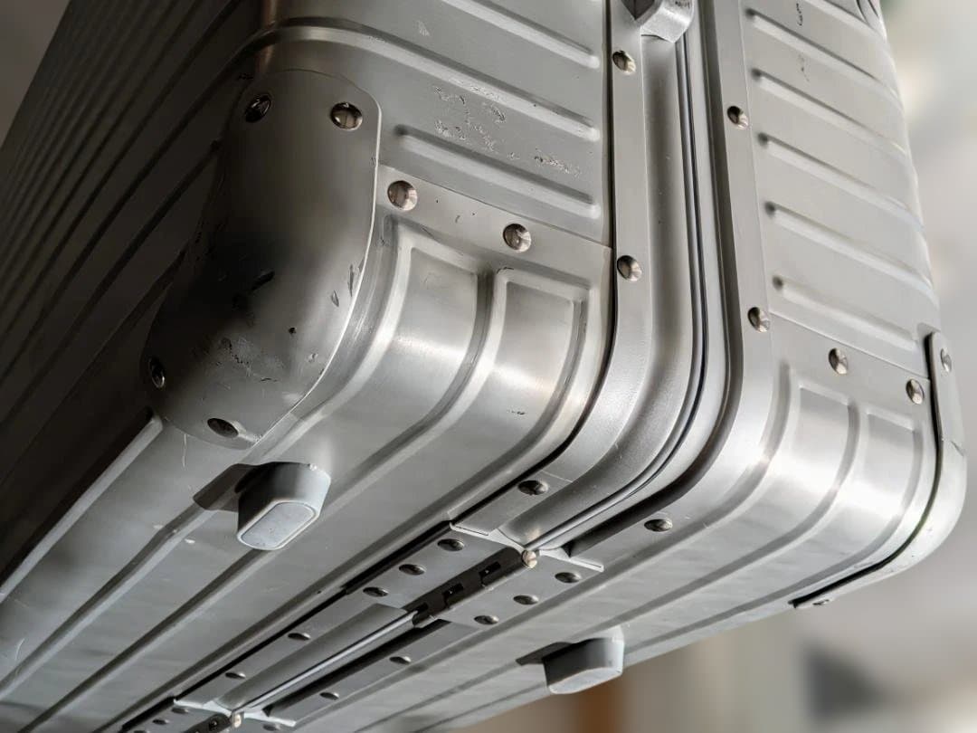 【大容量】アルミスーツケース キャリー 75〜80L TSAロック搭載 シルバー