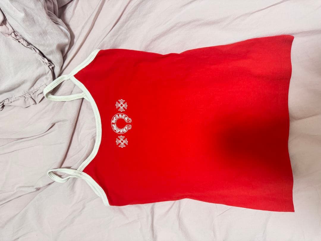 レッドキャミソール Cマーク プリント