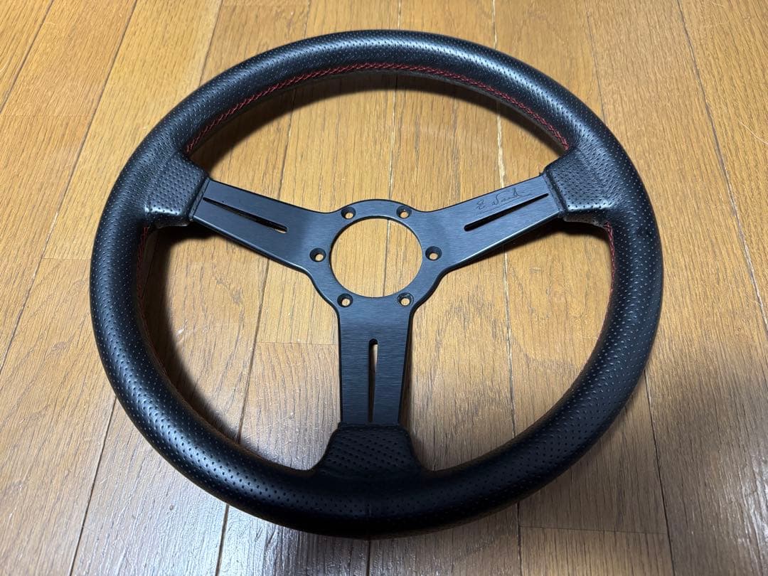 ナルディ　ステアリング33π パンチングレザー