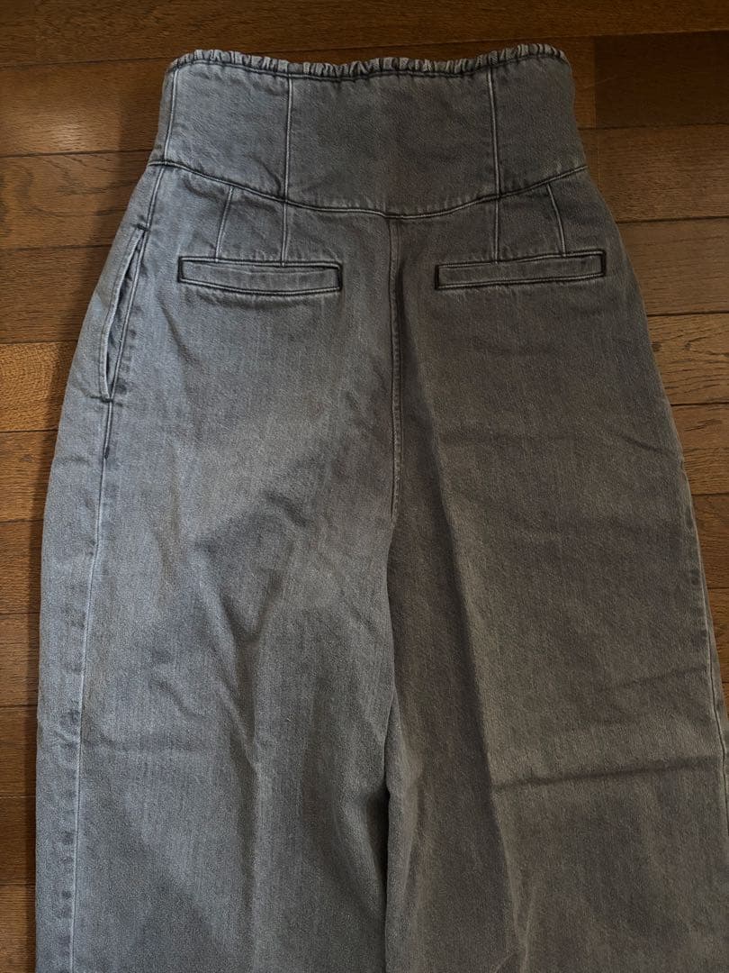 ラドロー　グレー ワイドデニムパンツ