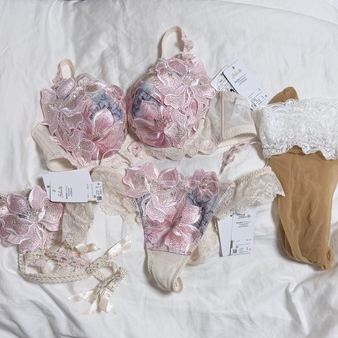 29グループ　E70 4点セット（3点セット）　新品