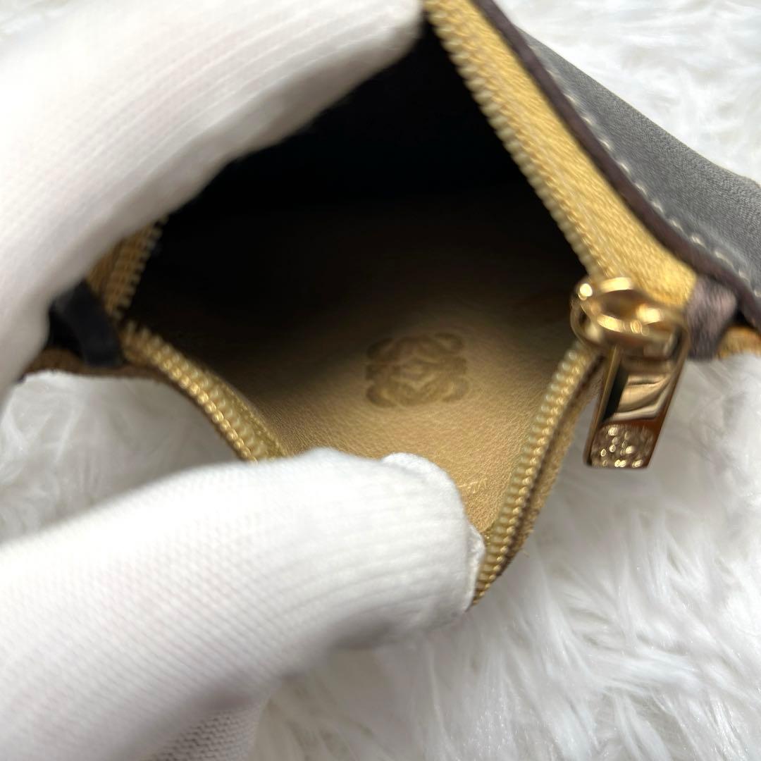 【最終値下げ】⭐️LOEWE ケース スウェード カーキ