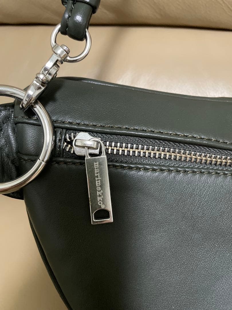 美品マリメッコ　pixie ボディバック　レザー