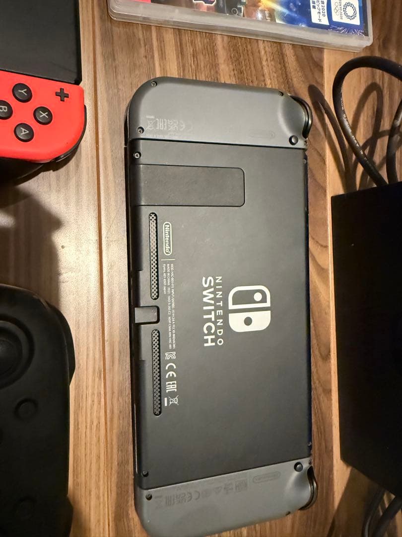 Nintendo Switch 本体＋プロコン＋ソフト2本＋充電器
