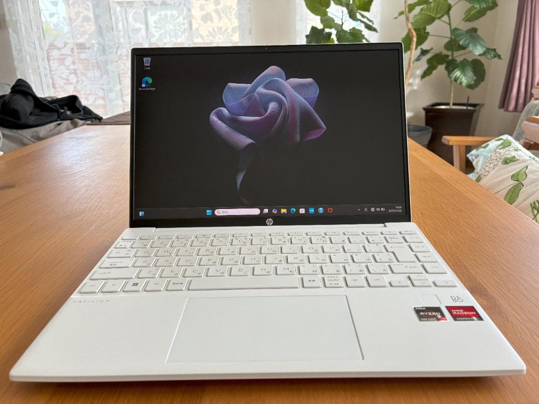 【美品】HP Pavilion Aero Laptop 13-be1021AU