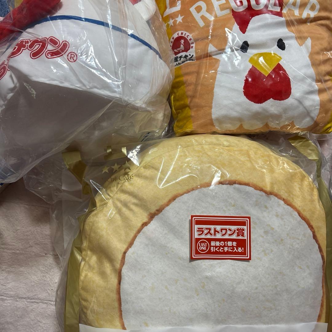 ローソン一番くじ　ラストワン賞　プレミアロールケーキクッション