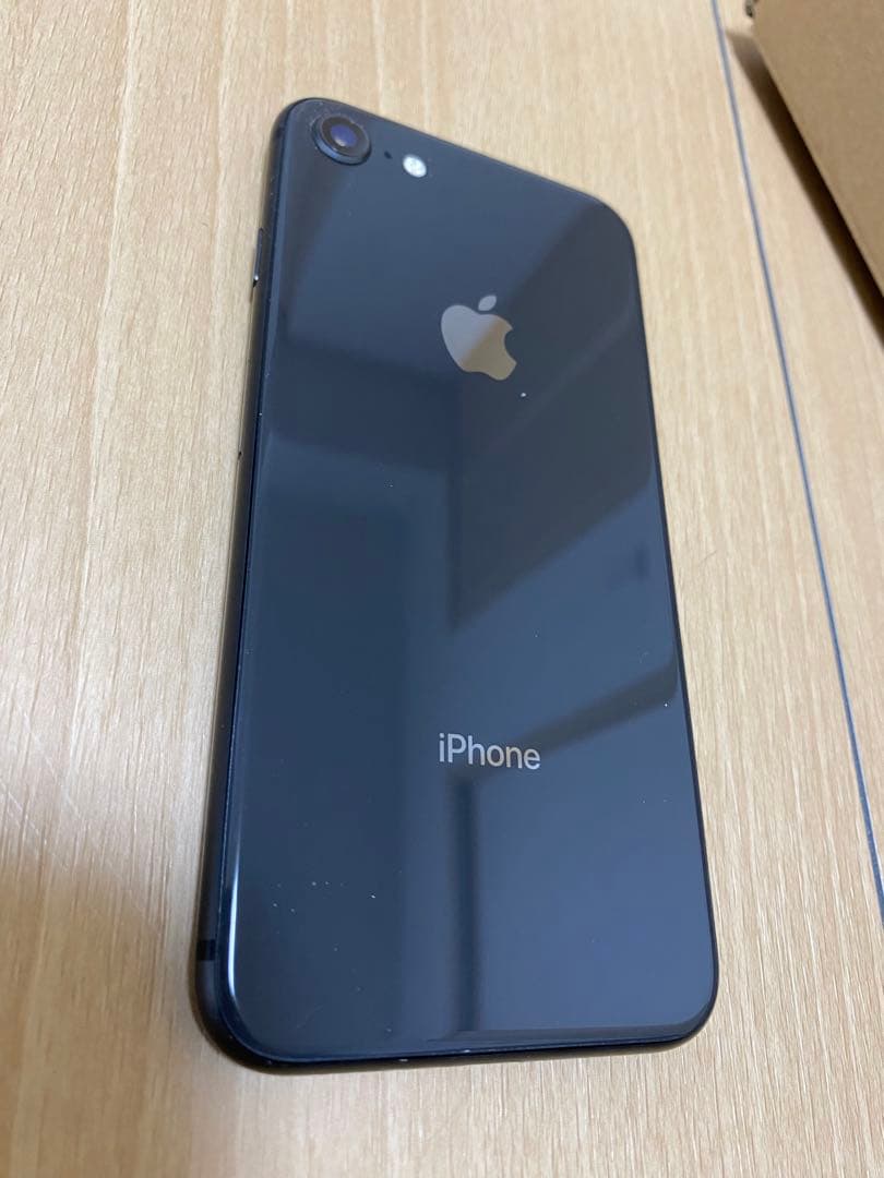 iPhone8　本体 SIMロック解除済み　64GB