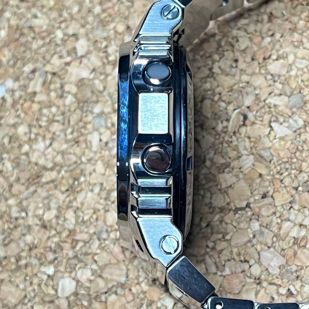 カシオGーSHOCK/GMWーB5000Dー1JFメタリックカバード電波ソーラー