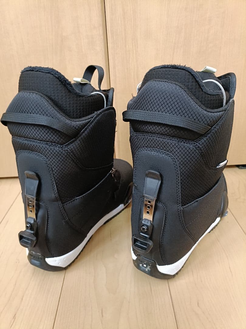 スノーボードブーツとビンディングセット　ステップオン　キッズ　レディース