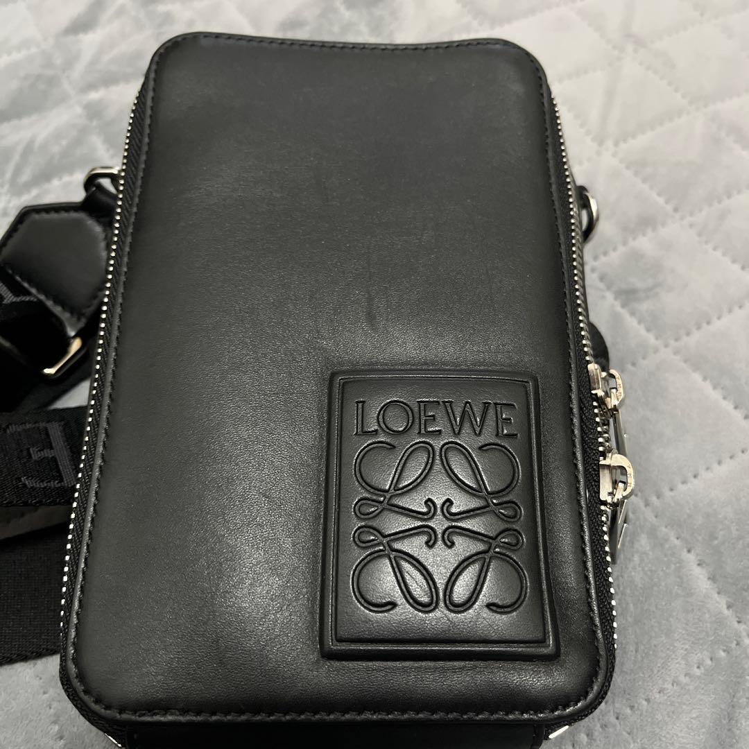 LOEWE バーティカルクロスボディ　ショルダーバック　ブラック