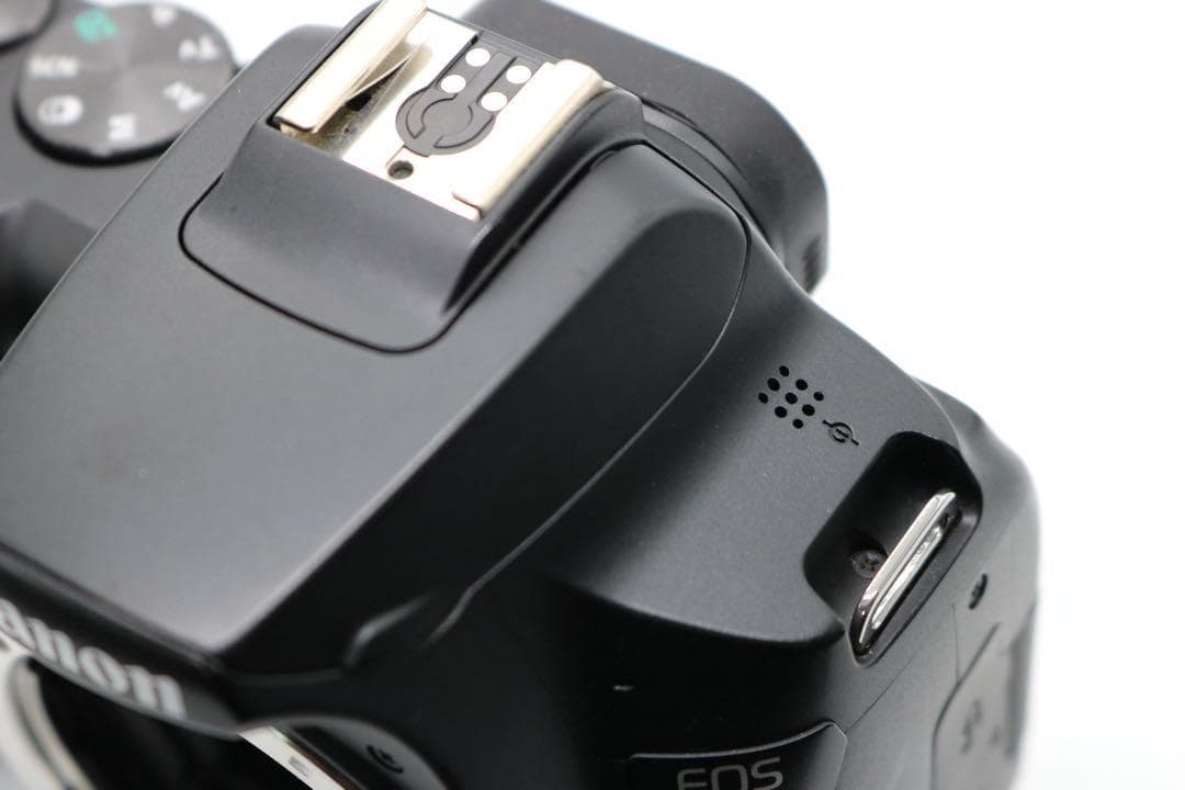 美品ですが少し訳あり 【Canon EOS Kiss X10 ダブルレンズ】