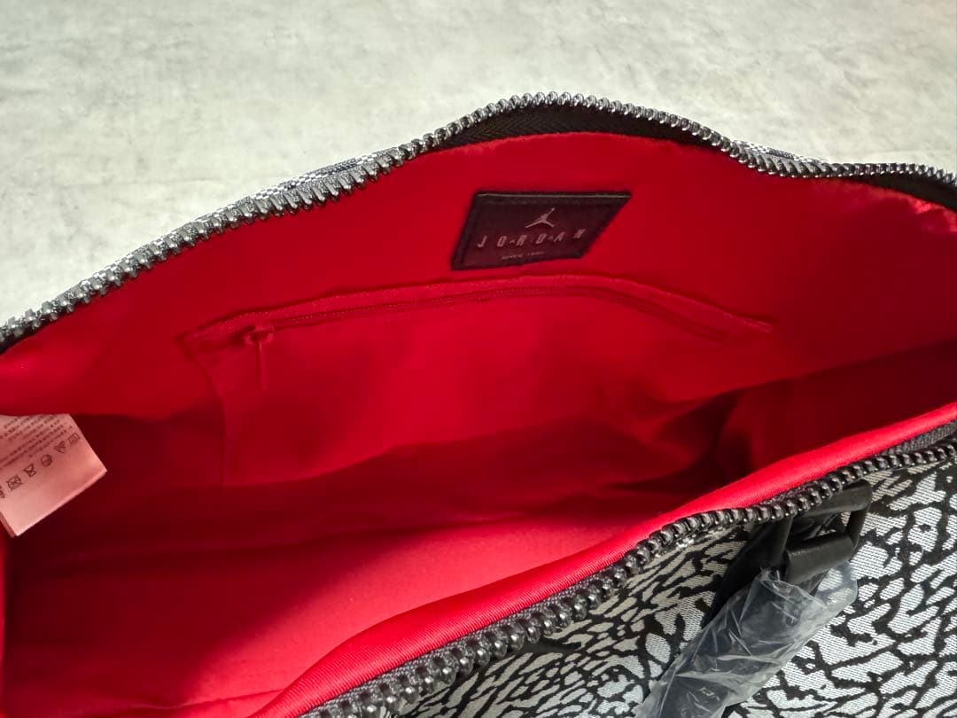 Jordanアイコン ダッフルバッグ ブラック/ホワイト　25L