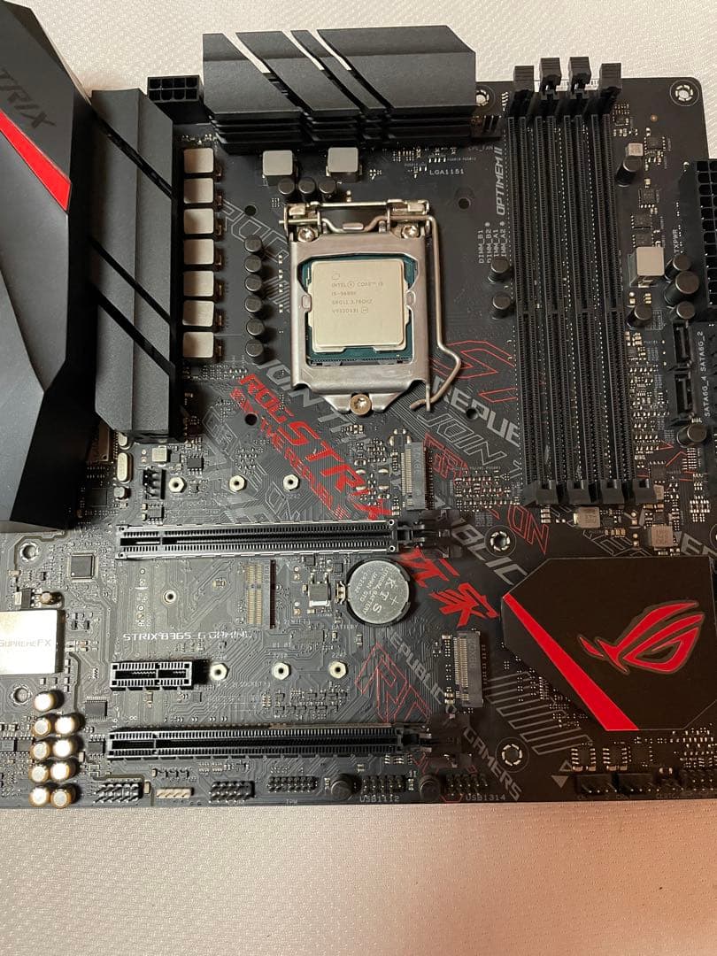 マザーボードとCPU（Core i5 9600K）と８Gメモリ４枚のセット