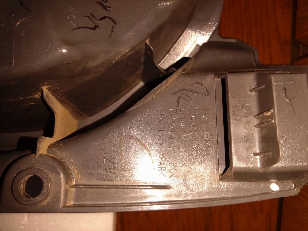 トヨタ　ハイエース　純正　テールランプ