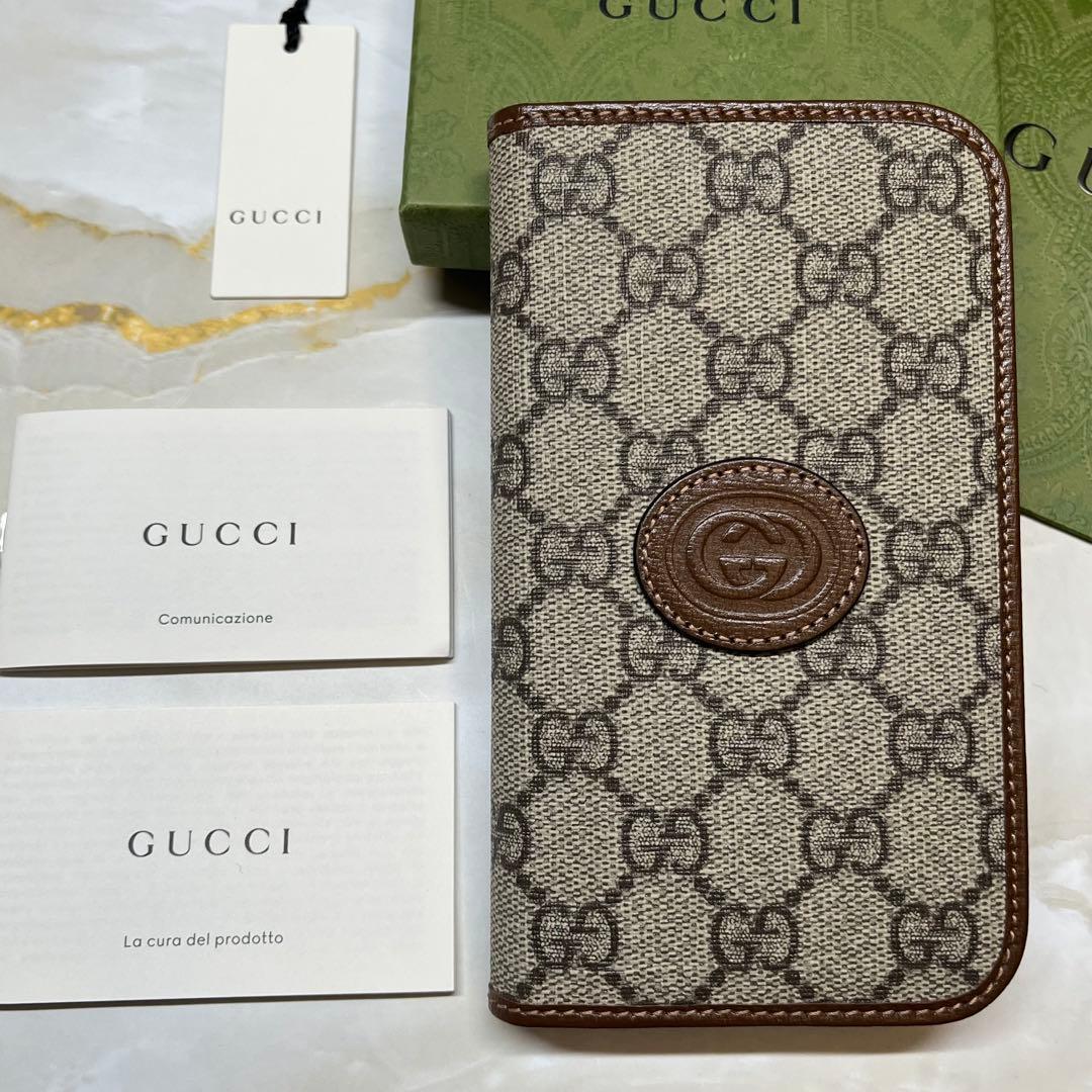 【新品未使用】GUCCI スマホケース iPhone15 手帳型　ラスト
