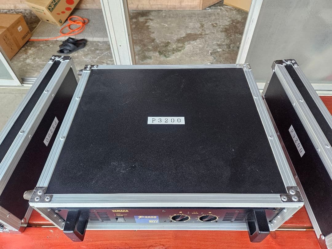YAMAHA P3200 パワーアンプ ケース付き