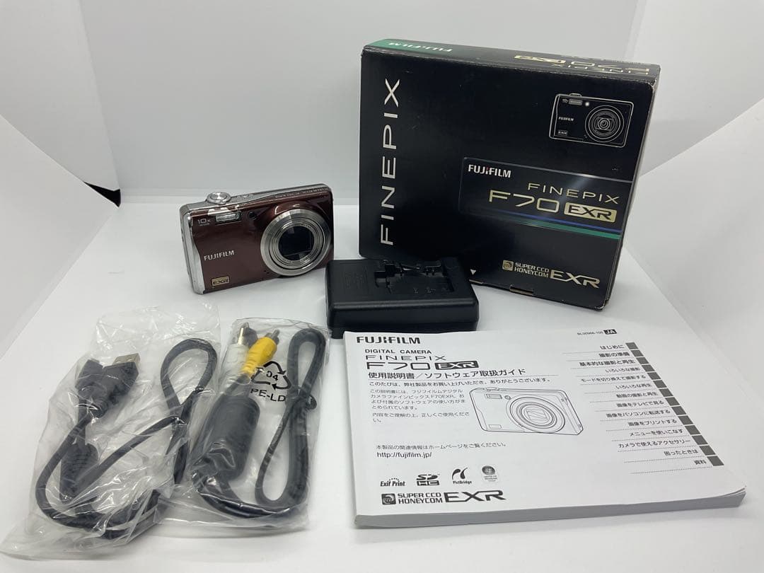FUJIFILM FINEPIX F70EXR　デジタルカメラ