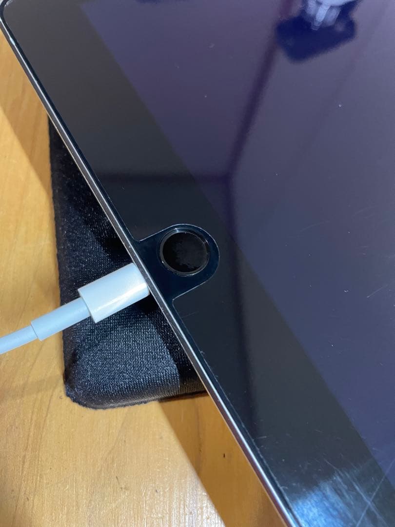 iPad Air2 9.7インチ シルバー セルラーモデル 64GB 動作確認済