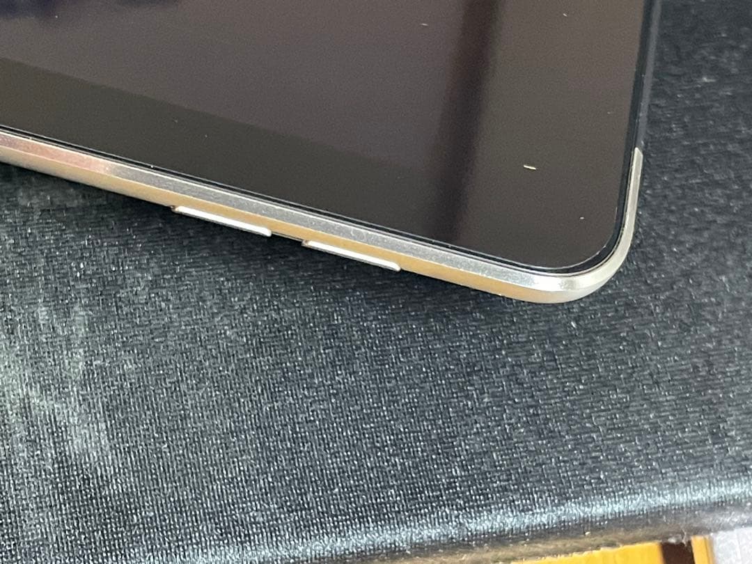 iPad Air2 9.7インチ シルバー セルラーモデル 64GB 動作確認済