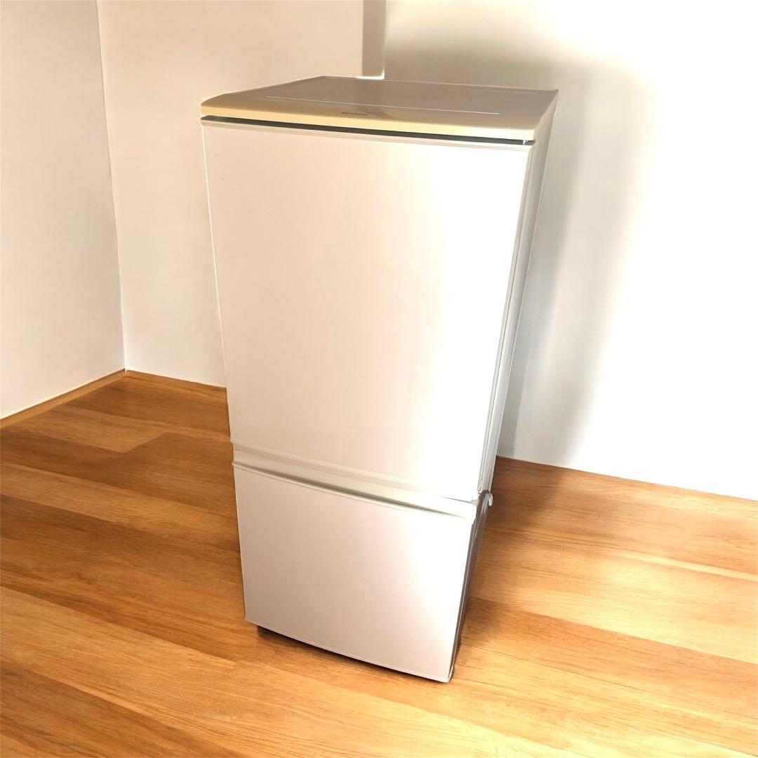 シャープ 冷蔵庫 SJ-D14B-W 137L ノンフロン　1人暮らし向き