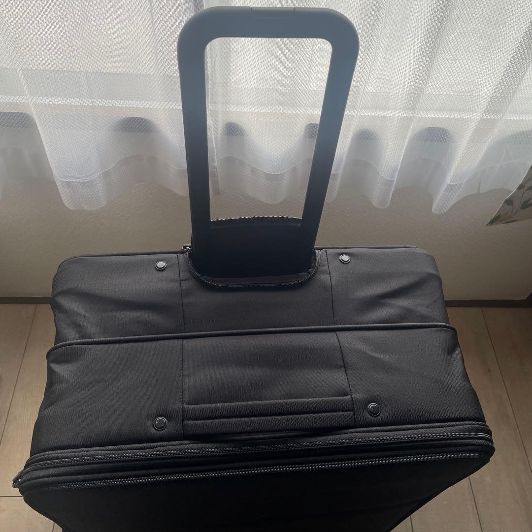 ブラックの旅行用スーツケース