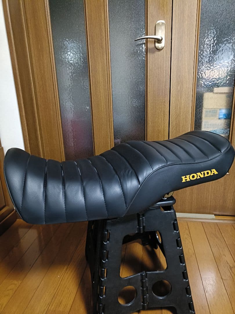 CB750 rc42 カスタムシート　ゴールドロゴ入り　張り替え未使用品