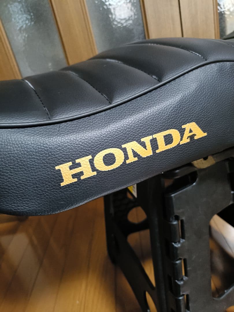 CB750 rc42 カスタムシート　ゴールドロゴ入り　張り替え未使用品