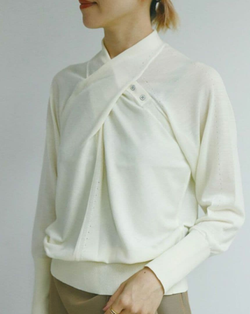 新品未使用 サポートサーフェス フロントクロスハイネックニット