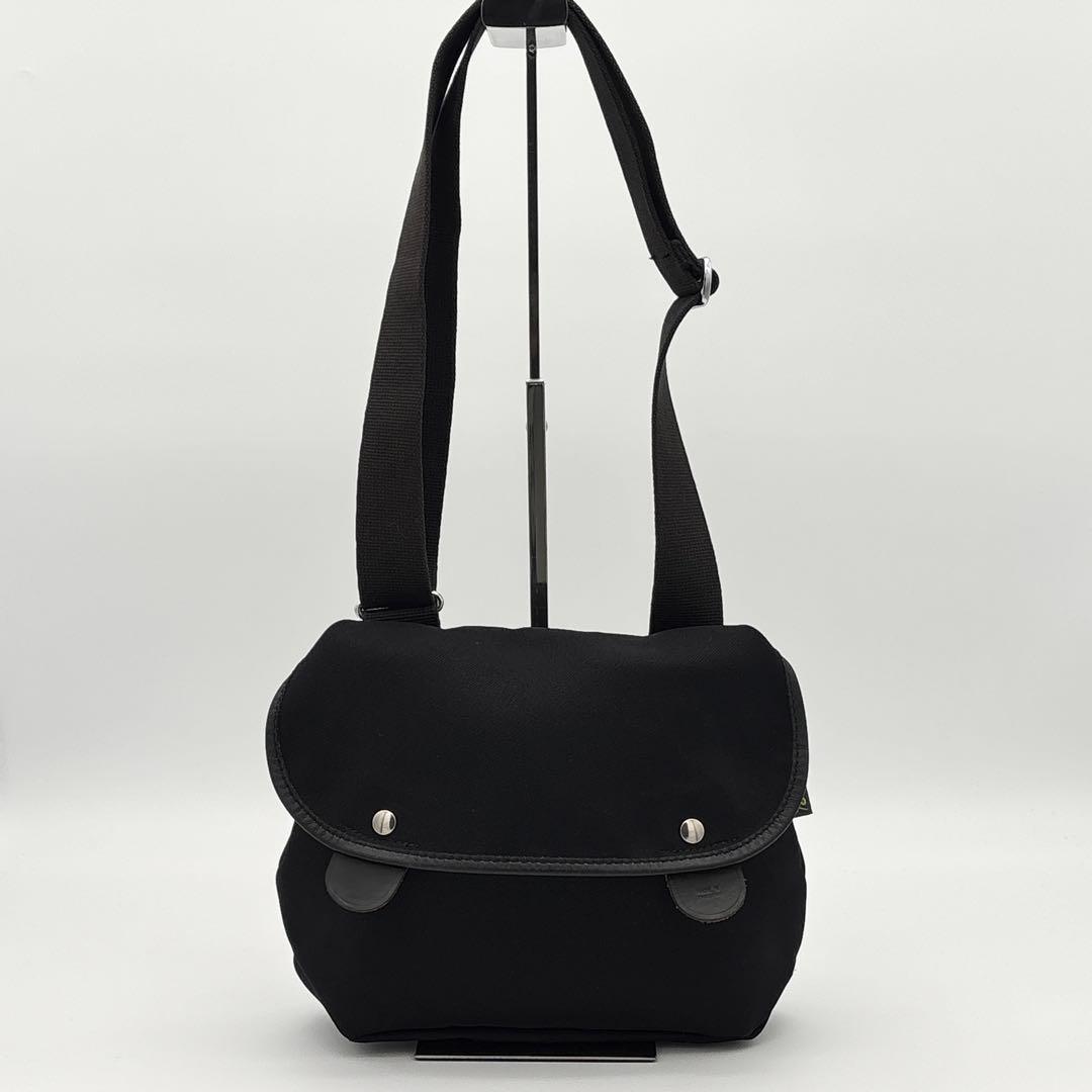 Brady AVON ショルダーバッグ ブラック 斜め掛け クロスボディ