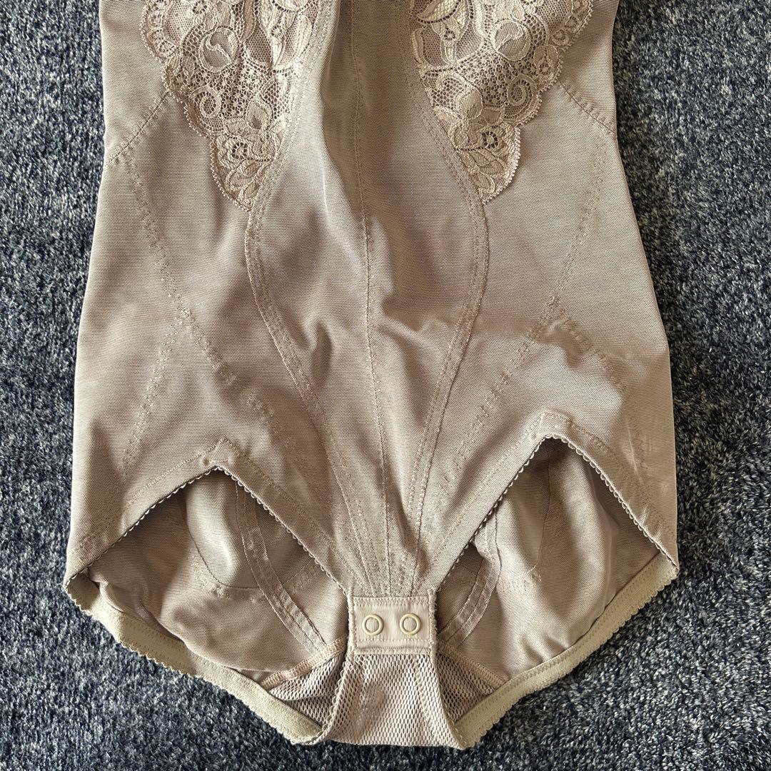 【新品・タグ付き】ダイアナ　 ダイアジェンヌ　ボディスーツ　補整下着　B80LL