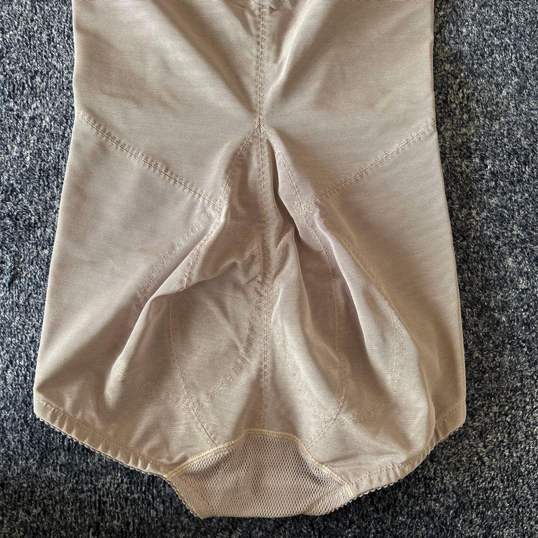 【新品・タグ付き】ダイアナ　 ダイアジェンヌ　ボディスーツ　補整下着　B80LL