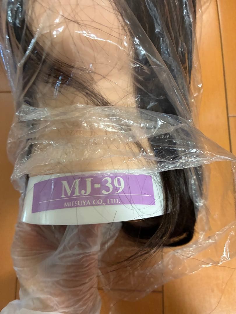 美容師国家試験用カットウィッグ本番用3台、練習用1台、他3台